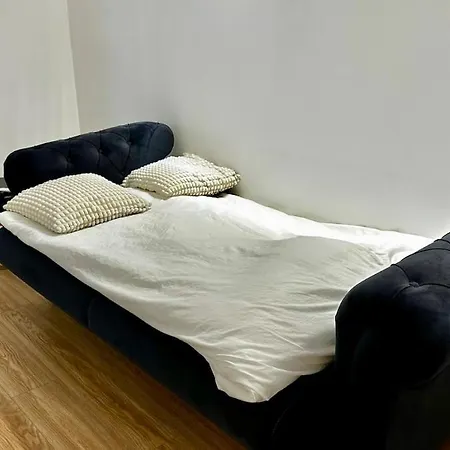 Loft 37 - Luxe Garden Apartment
